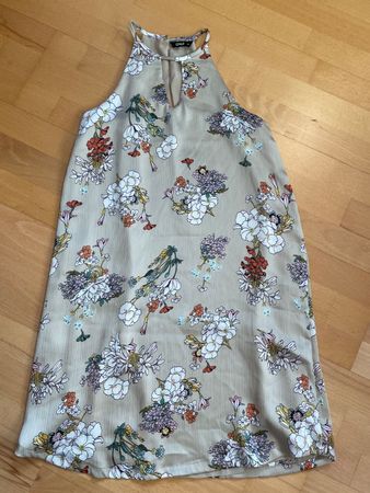 ONLY Sommerkleid, Grösse 34, Blumenmuster, Beige