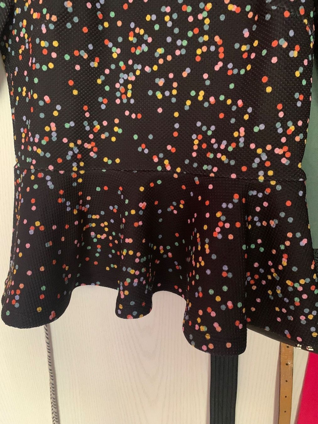 H&M Tops: Oberteil mit Volant und Punkten – Gebraucht aus Triengen von nes_l8cj 2