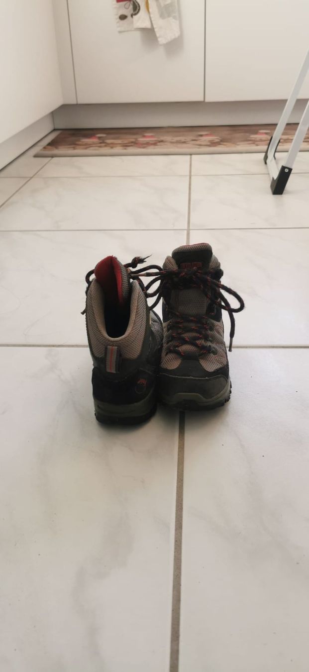 Trevolution Scarpe per ragazzi: Robuste Kinder-Wanderschuhe Gr. 31, von Trevolution – Usato da Adlikon b.Regensdorf venduto da pmathys 1