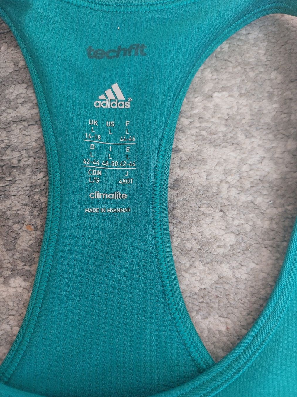 Adidas Top: Bustier Gr L adidas – Usato da Landquart venduto da Cedes 1