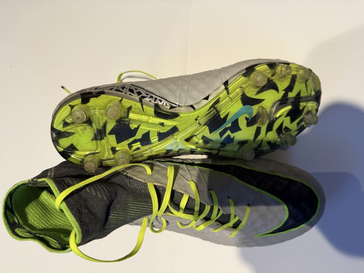 Nike Schuhe für Jungen: Nike Hypervenom Phantom Fussballschuhe, Grösse 38 – Gebraucht aus Rodersdorf von Everything.ch 1