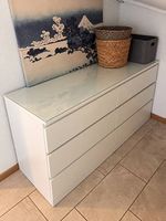 MALM Doppelkommode mit Glasabdeckung
