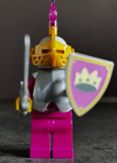 Lego Baukästen: LEGO Minifigur Magenta Knights – Neu (gemäss Beschreibung) aus Bettwiesen von mad_cl6y 1