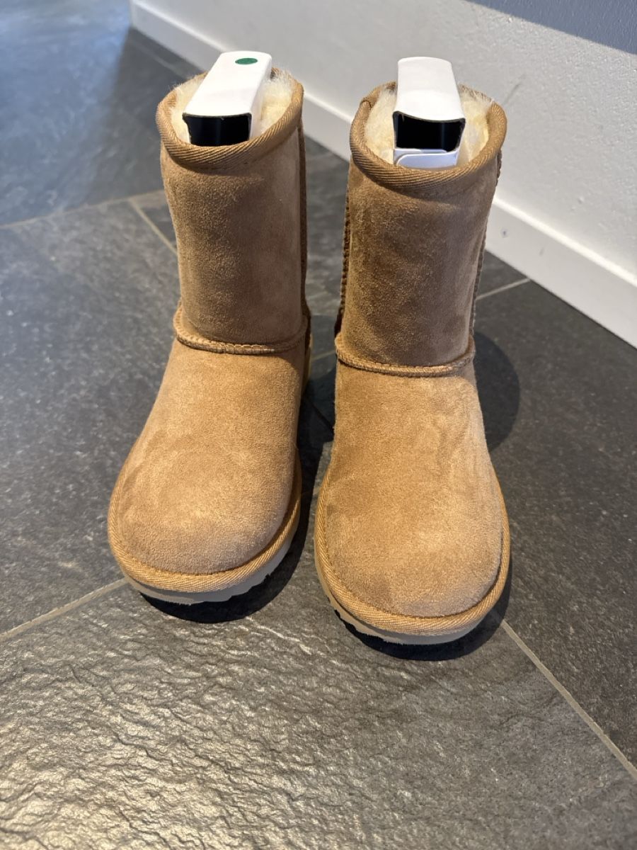 Chaussures filles: UGG Boots Kids Gr. 31 – Neuf avec emballage d'origine à Geroldswil par emi1980 3