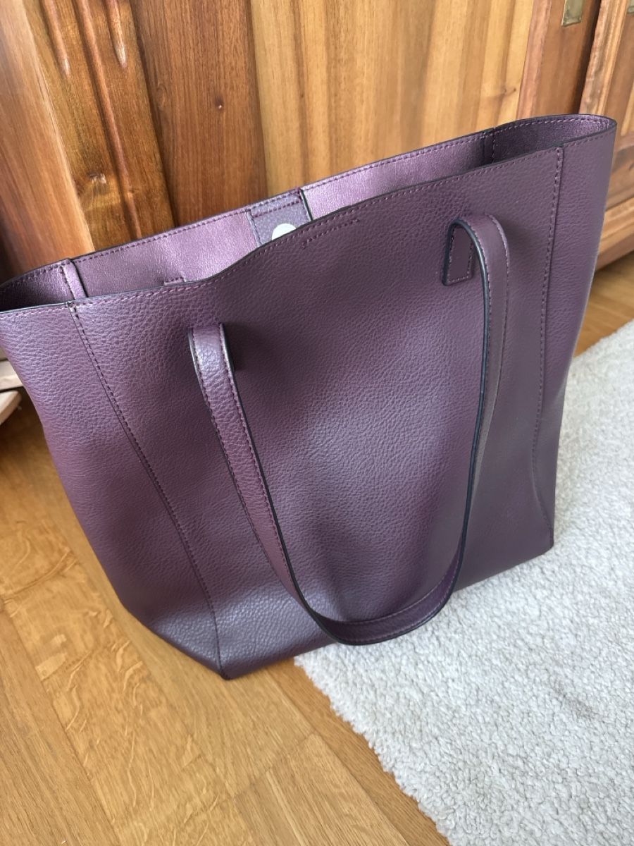 H&M Taschen für Damen: Schultertasche mit Innenfach – Gebraucht aus St. Niklausen LU von car_2562 1