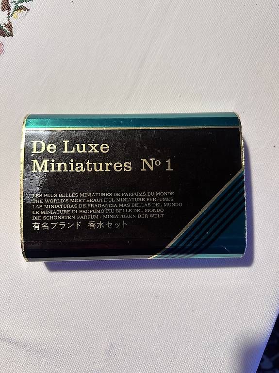Parfum & Eau de Toilette: Parfum Box – Gebraucht aus Pfäffikon SZ von JasminS.