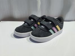 Gr. 22 - Adidas Kinderschuhe, Neu