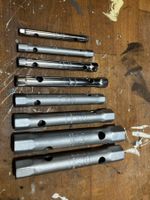 Diverse Steckschlüssel sowie 3 verschiedene Hammer