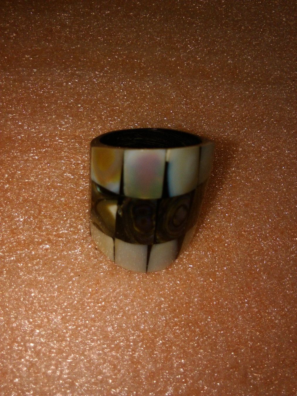 Ringe: RING KUSTSTOFF MIT PERLMUTT – Gebraucht aus Basel von bijoutrie_4