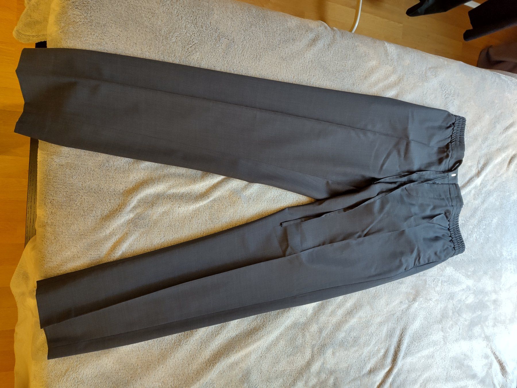 Cos Pantaloni: Hosen / COS / EUR 46 – Usato da St. Gallen venduto da swi_dnw5 5