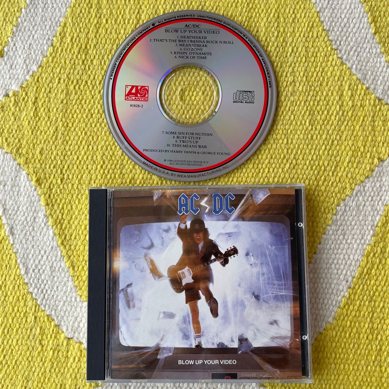 CD: AC DC-BLOW UP YOUR VIDEO – Usato da Rorschacherberg venduto da CD-Roli