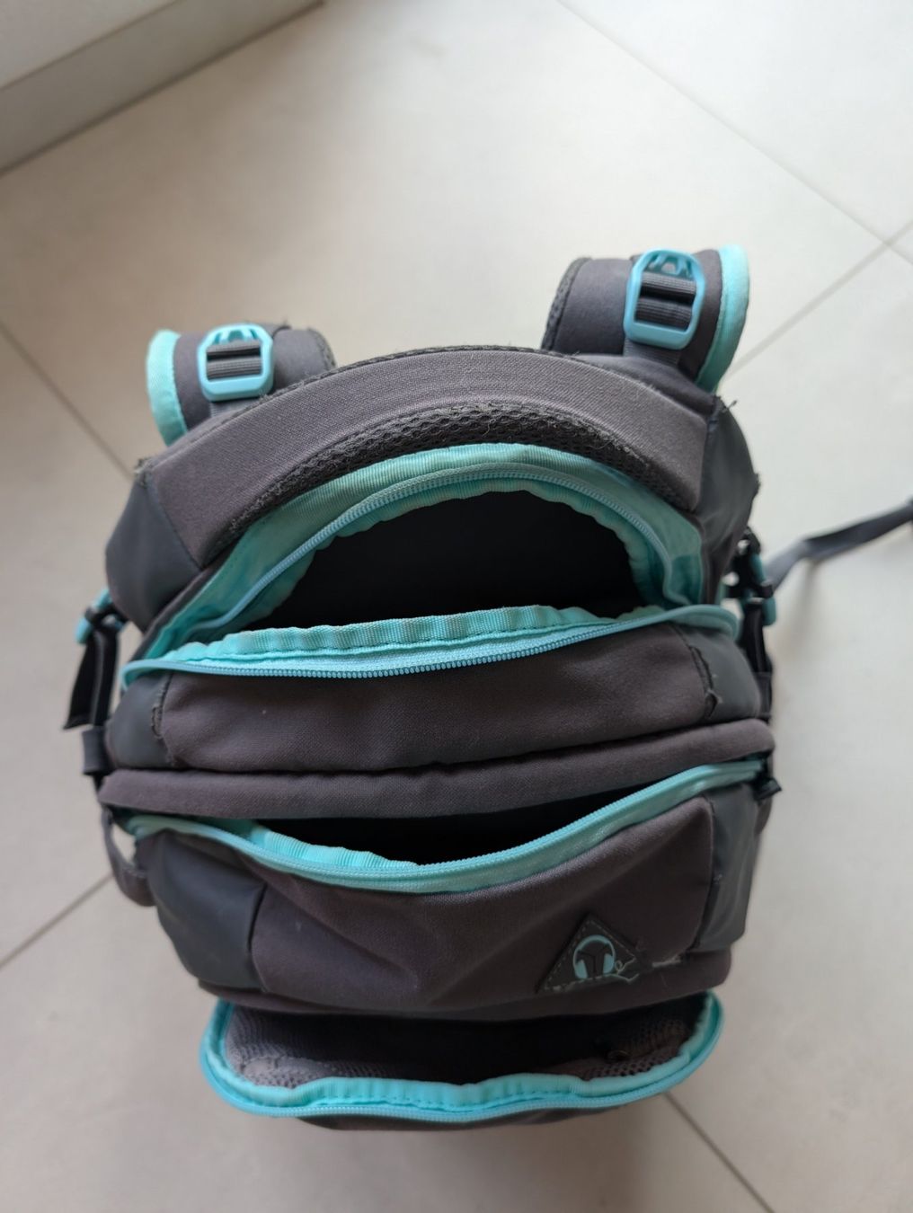 Satch Zaini: Satch Schulrucksack grau-mint – Usato da Dielsdorf venduto da soki67 1