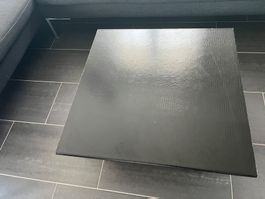 Salontisch mit Krokoprint Muster