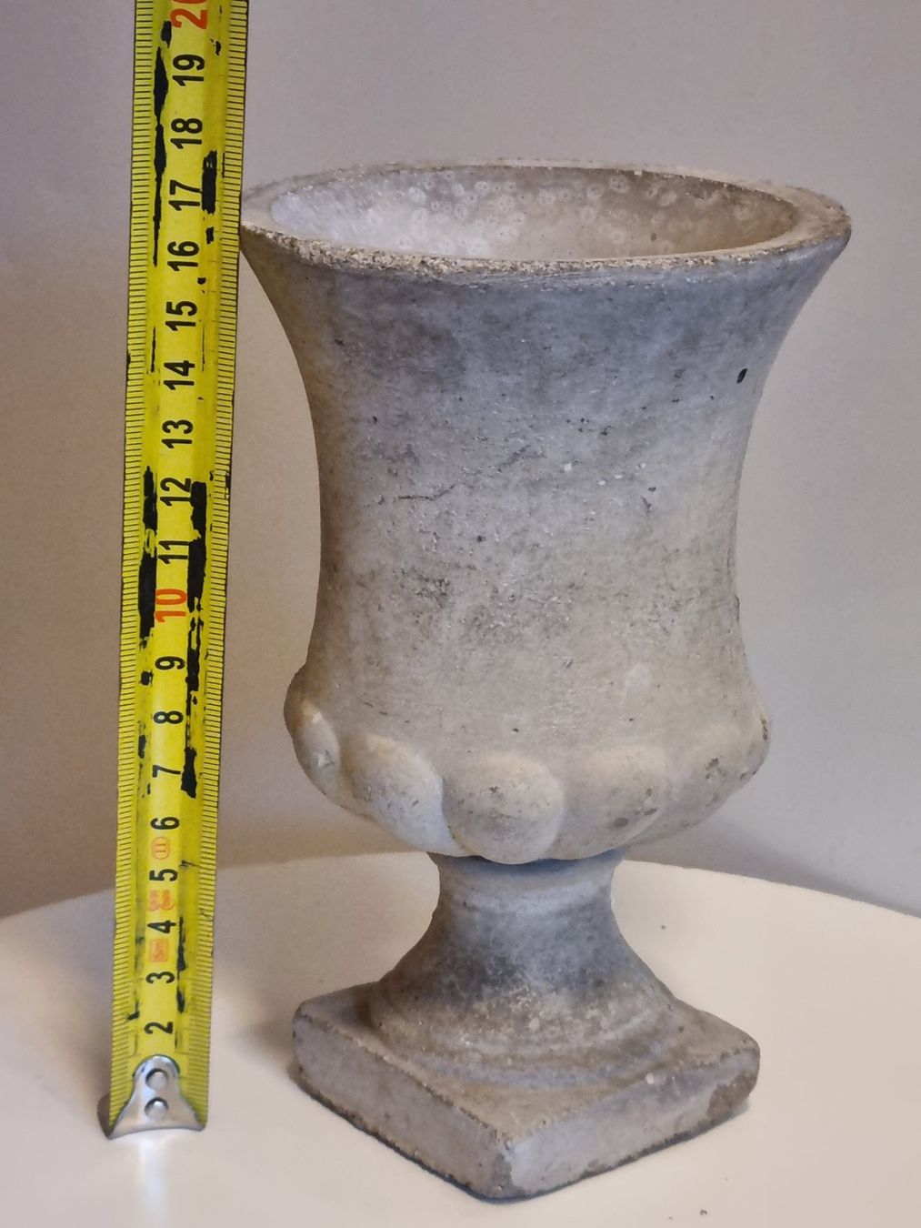Blumentöpfe: Dekorative Urne im Antikstil ca. 17 cm – Gebraucht aus Scharnachtal von devin03 1