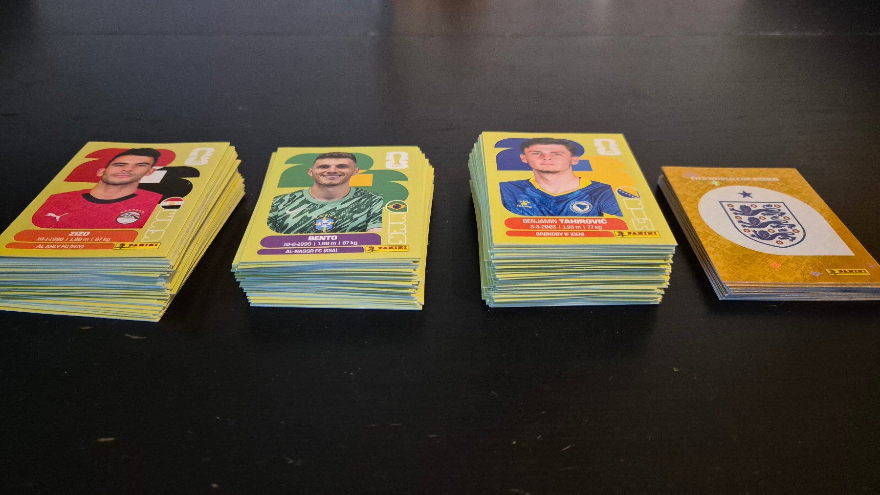 Panini Carte collezionabili: 234× Paninis 2026 mit vielen Wappen dabei – Usato da Uznach venduto da DeNois 1
