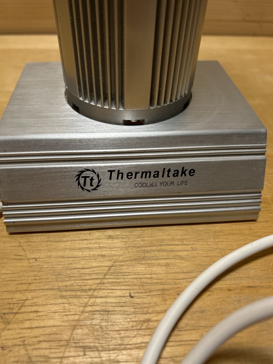 Lampe de table design Thermaltake en aluminium gris (Gebraucht) in ...