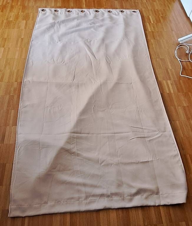 Rideaux: 2 Schallschutzvorhänge 240x132cm + schwarzer Stange – D'occasion à Zürich par Ricpat 1