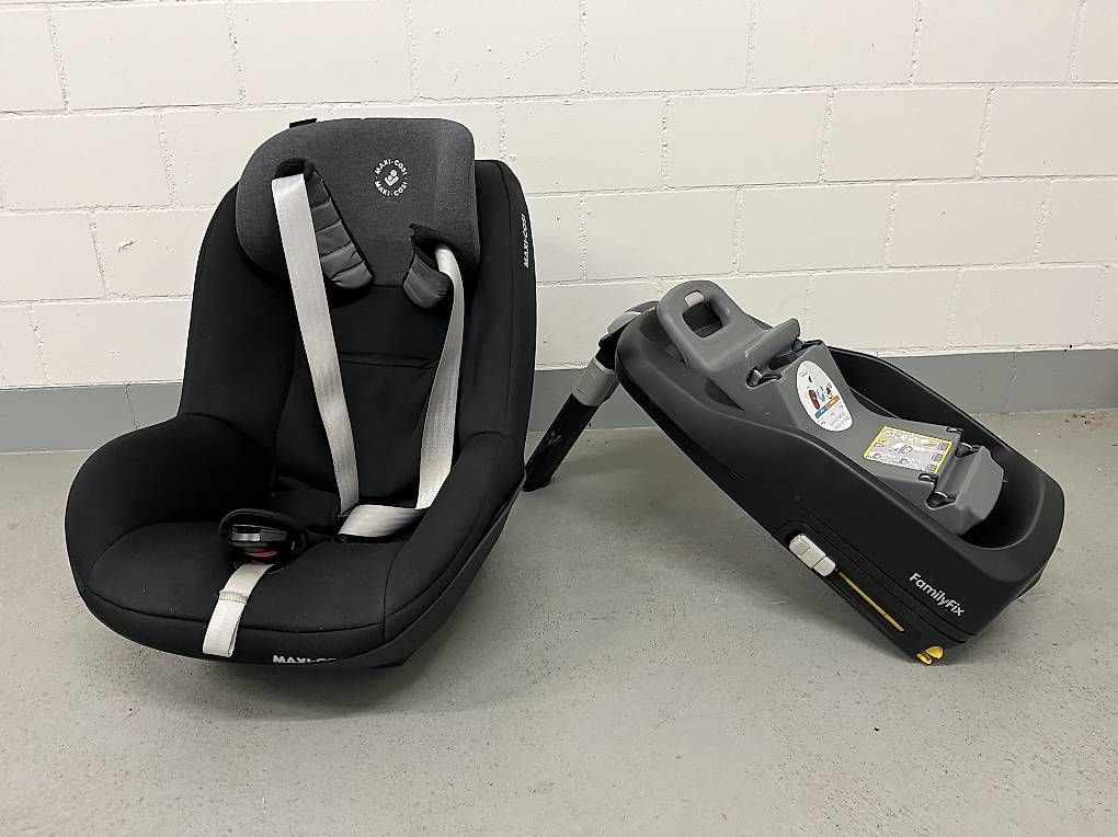 Maxi-Cosi Seggiolini per auto: Maxi Cosi Kindersitz inkl. IsoFix Basis – Usato da Birr venduto da Pascha810