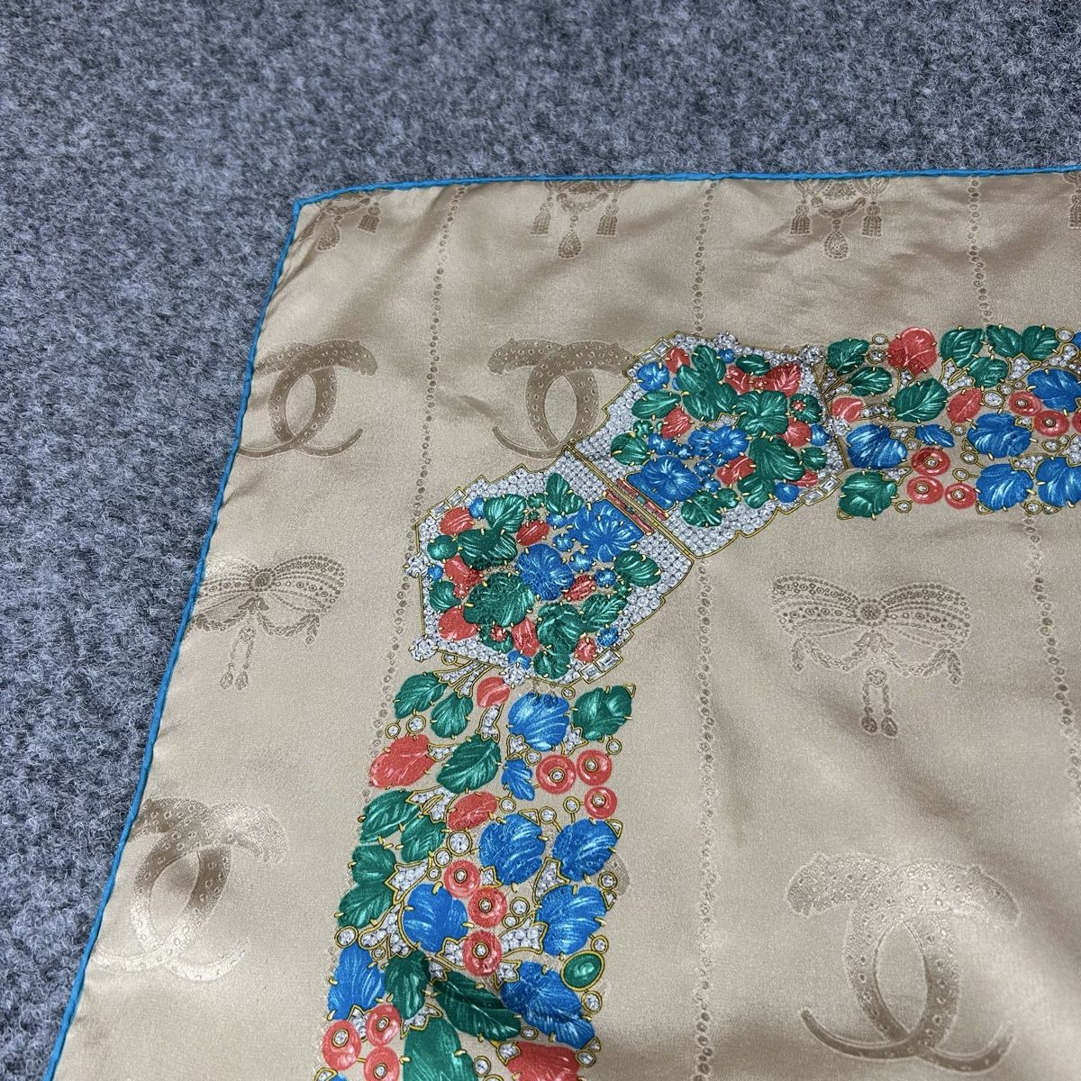 Cartier Foulard & Sciarpe: Must de Cartier scarf – Usato da La Sagne NE venduto da Matlasape 2