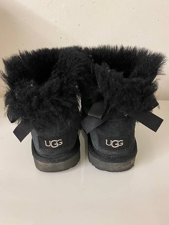 Ugg Chaussures filles: UGGS Mädchen Stiefel Nr:26 – D'occasion à St.Gallen par tij_hm7n 1