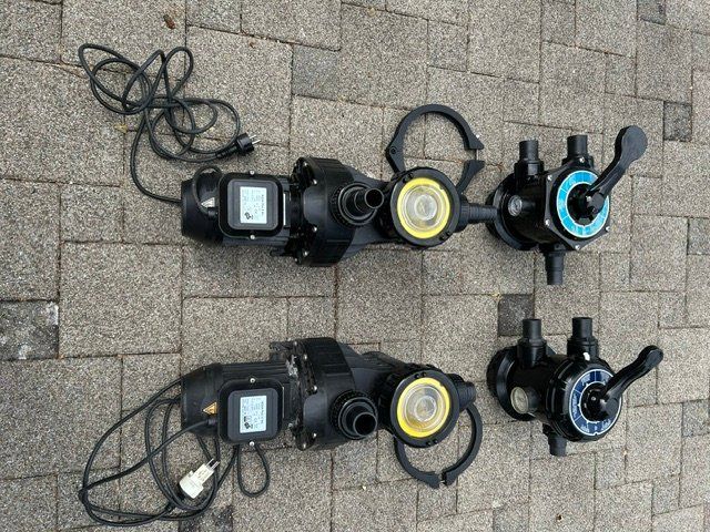 Accessori per Piscine: 2 x Poolpumpe und 6-Wege Ventil – Usato da Büsserach venduto da Prinzenhaushochdrei