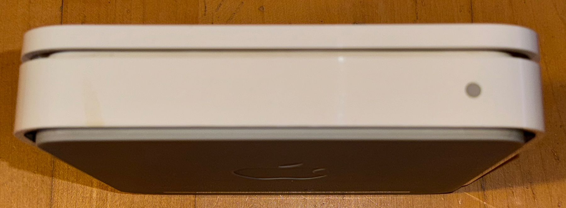 Apple Modem & Router: Apple Airport Base Station A1143 – Difettoso da Unterengstringen venduto da NOISE 3