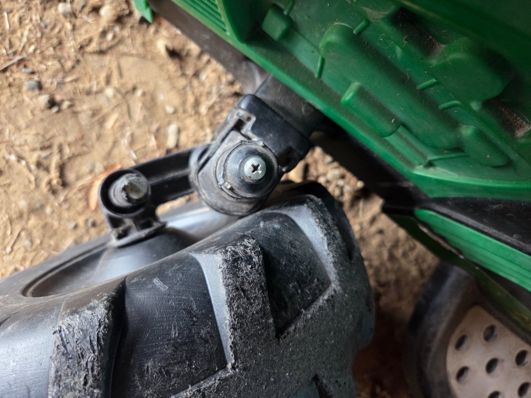 Peg Perego Fahrzeuge für Kinder: Peg Perego John Deere Elektrotraktor – Defekt aus Ebnet von Volvo.Power 7