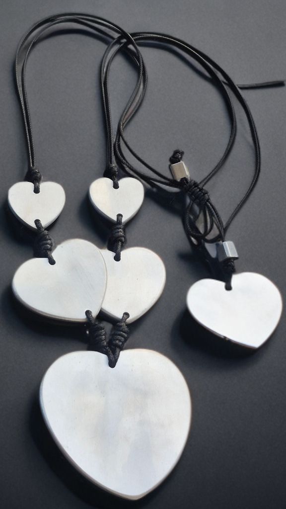 Catenine: Collana cuori argento su cordino nero – Usato da Giubiasco venduto da Stefaniav 1