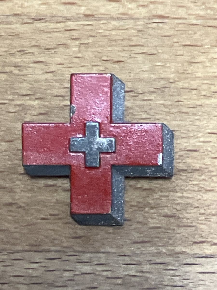 Placchette & Badge: Anzeichen Schweizer Rotes Kreuz 1941 – Usato da Erlenbach im Simmental! venduto da Simmentaler-Perlen 1