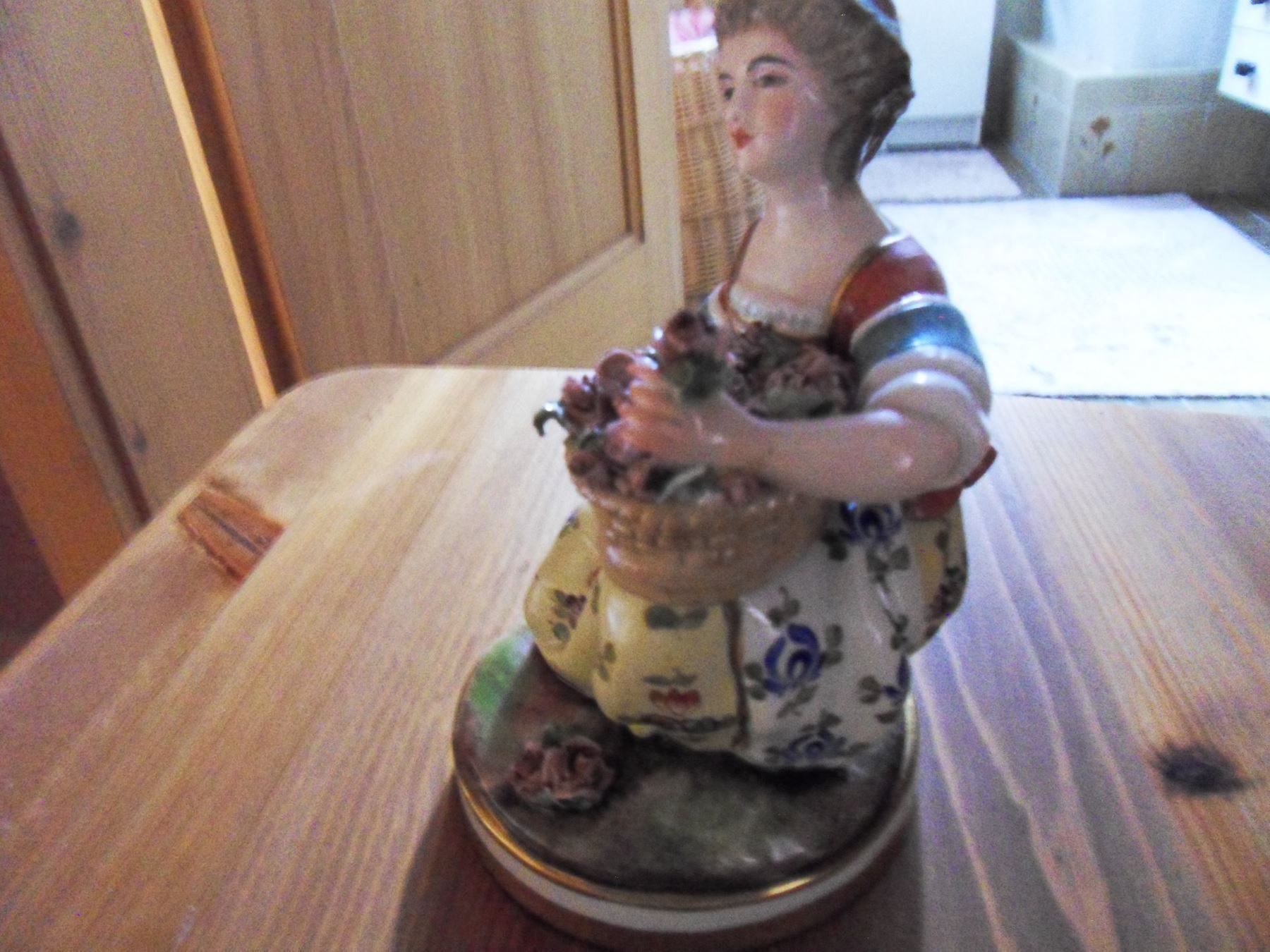 Statuette: hübsches Blumenmädchen – Usato da Schongau venduto da Eva-Katharina 3