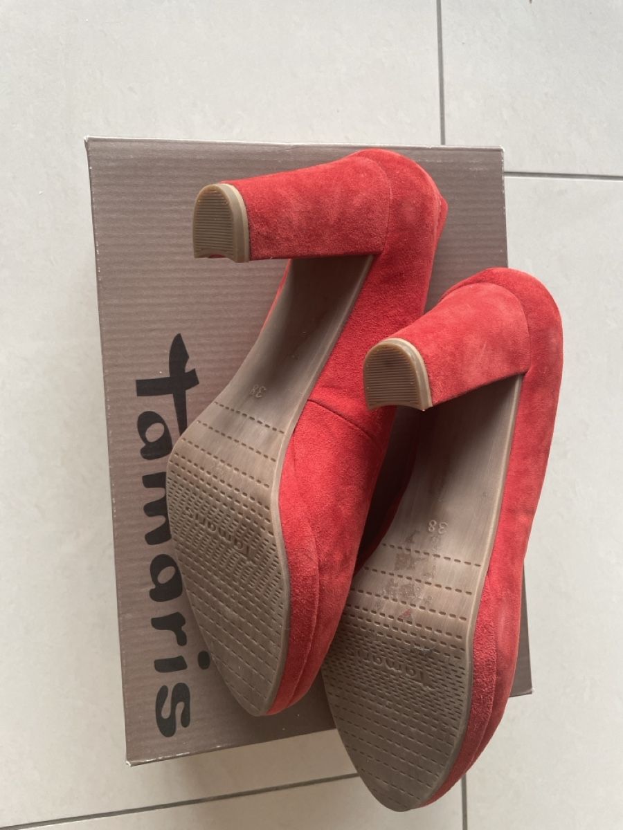 Tamaris Scarpe da donna: Tamaris Wildleder Pumps rot Gr. 38 – Usato da Bubendorf venduto da Gulli72 3