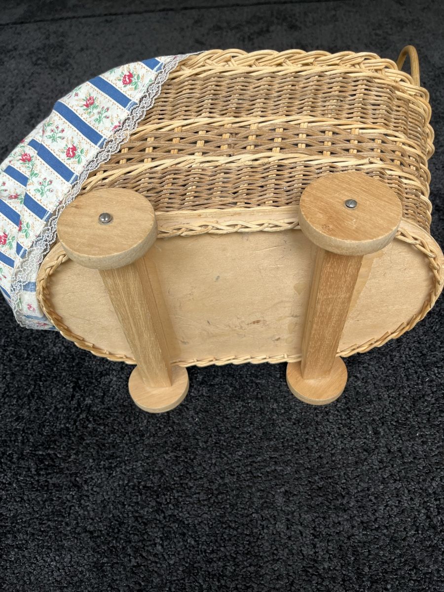 Puppenwagen: Kleiner Puppen Stubenwagen – Gebraucht aus Bolligen von Vroni23 4