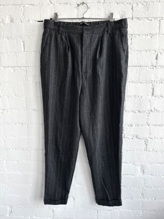 Dunkelgraue Nadelstreifen-Stoffhose von Zara / Gr. S