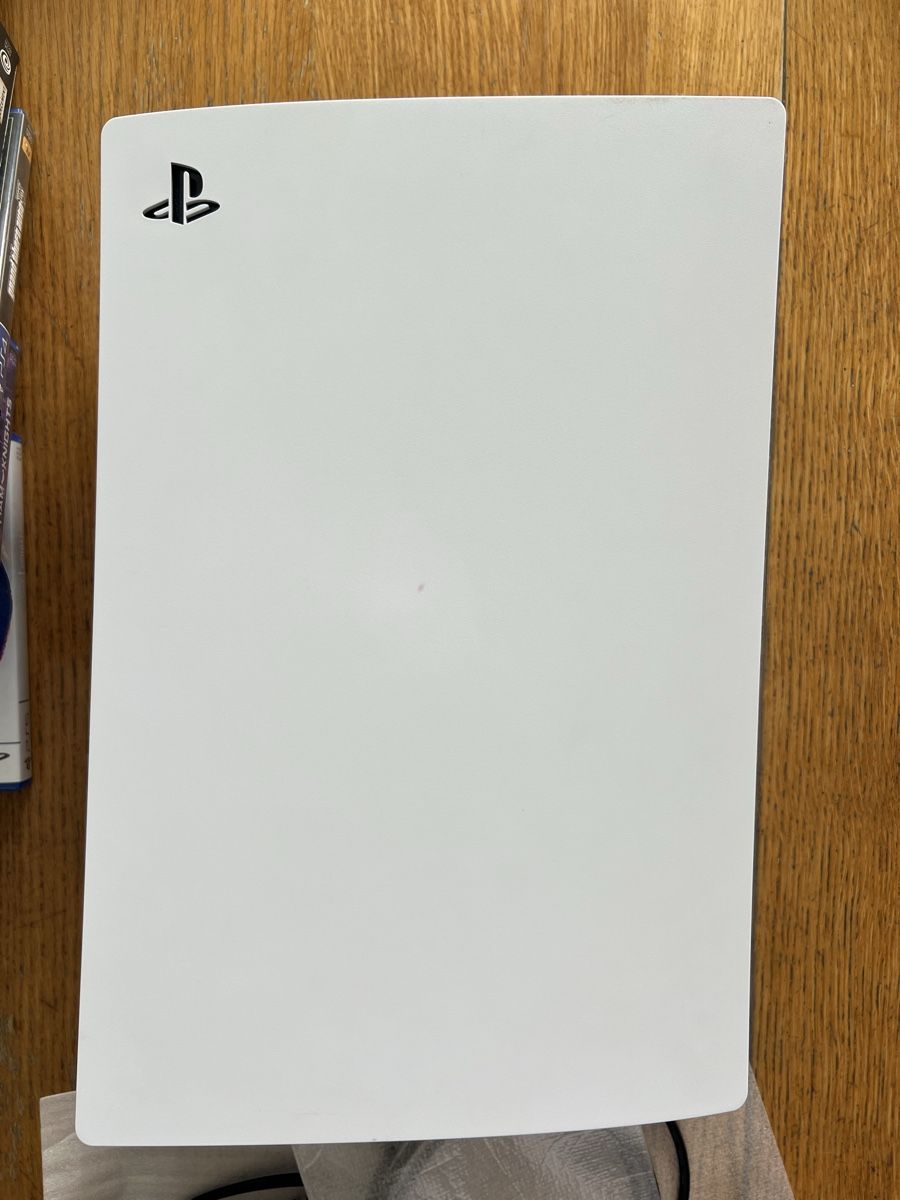 Sony Consoles: À vendre PS5 + 2 manettes + jeux ps4/ps5 – D'occasion à Lausanne par luciano_RIC1 6