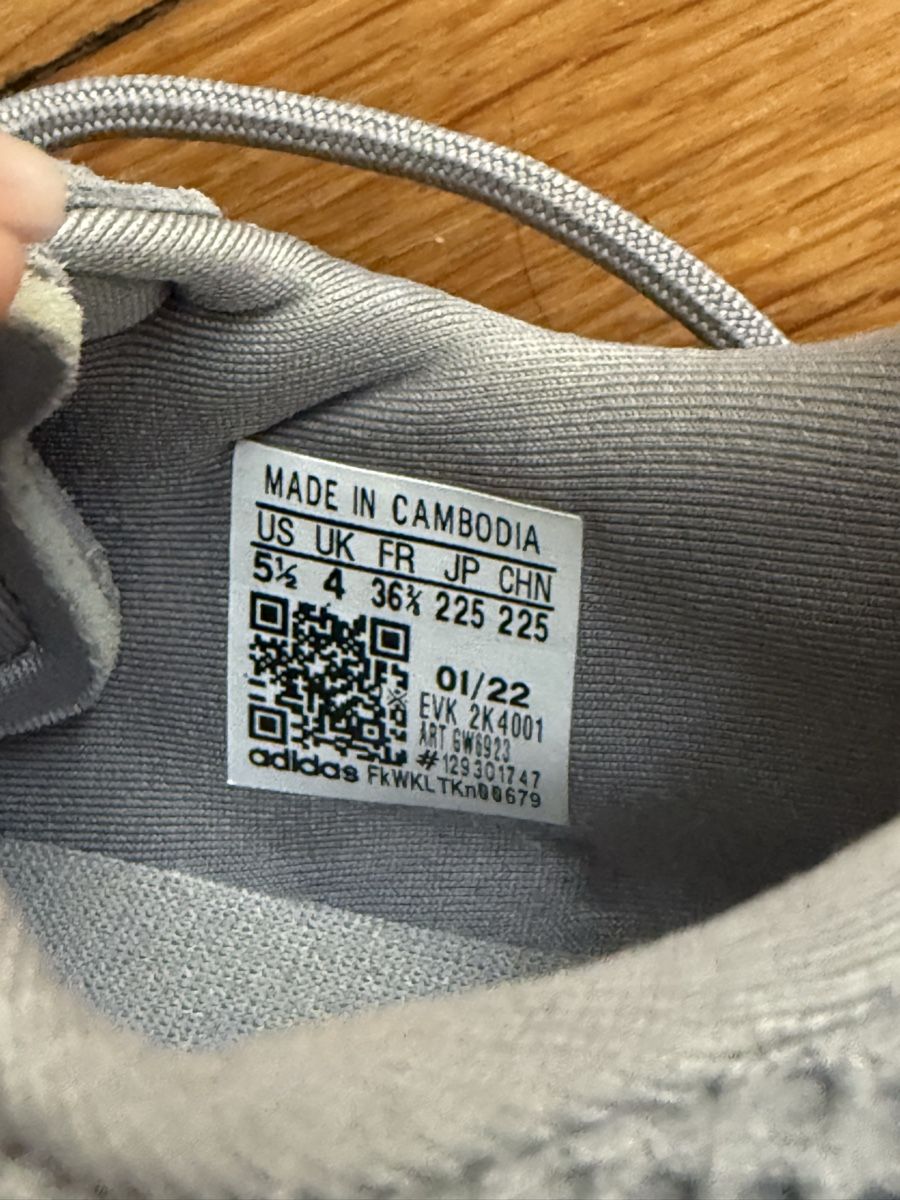 Scarpe da uomo: Adidas Grey Sneakers - almost new – Usato da Zürich venduto da Iris_li 3