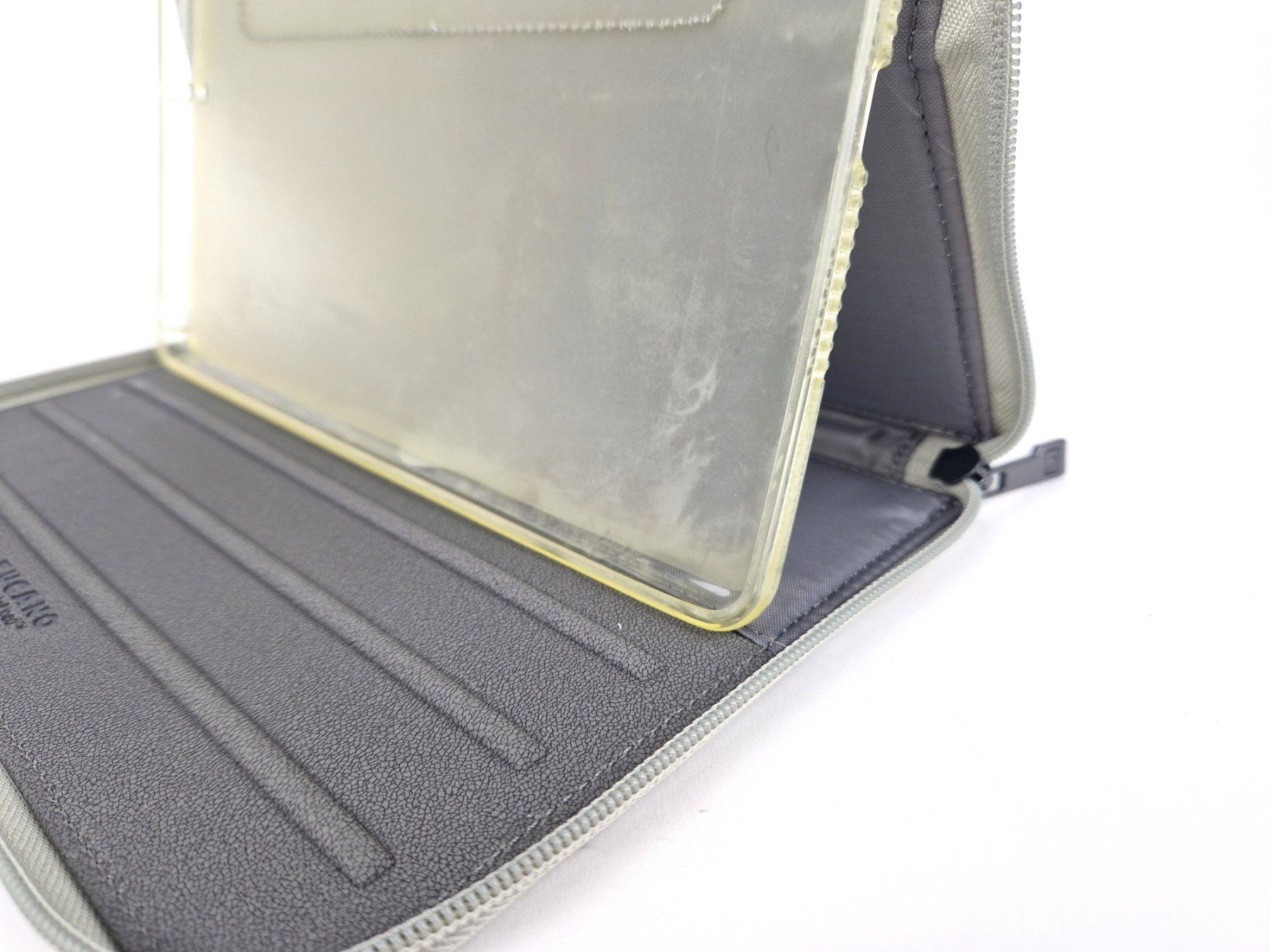 Tucano Covers & Borse: Tucano Work_In Zip case for 5th Gen Ipad, Beige – Nuovo (secondo la descrizione) da Basel venduto da Restwert_Basel 6