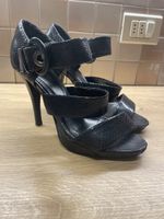 Schwarze Sandalen mit Absatz in Schlangenoptik gebraucht