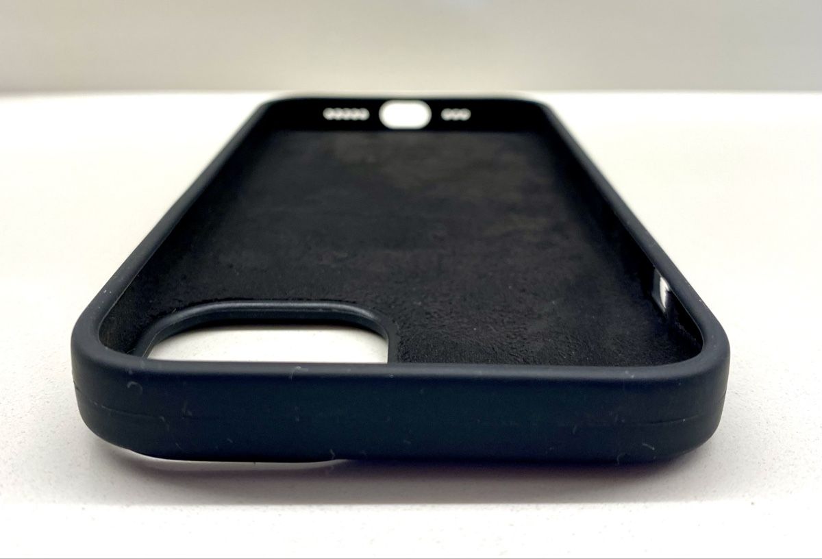 Cover & Protezioni schermo: iPhone 14 Silicon Case schwarz – Usato da Basel venduto da phidelitas 3