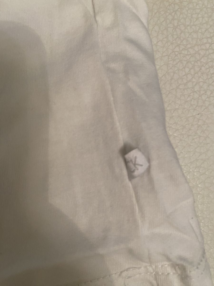 Calvin Klein T-shirt: Calvin Klein tshirt – Usato da Opfikon venduto da Luis144 5