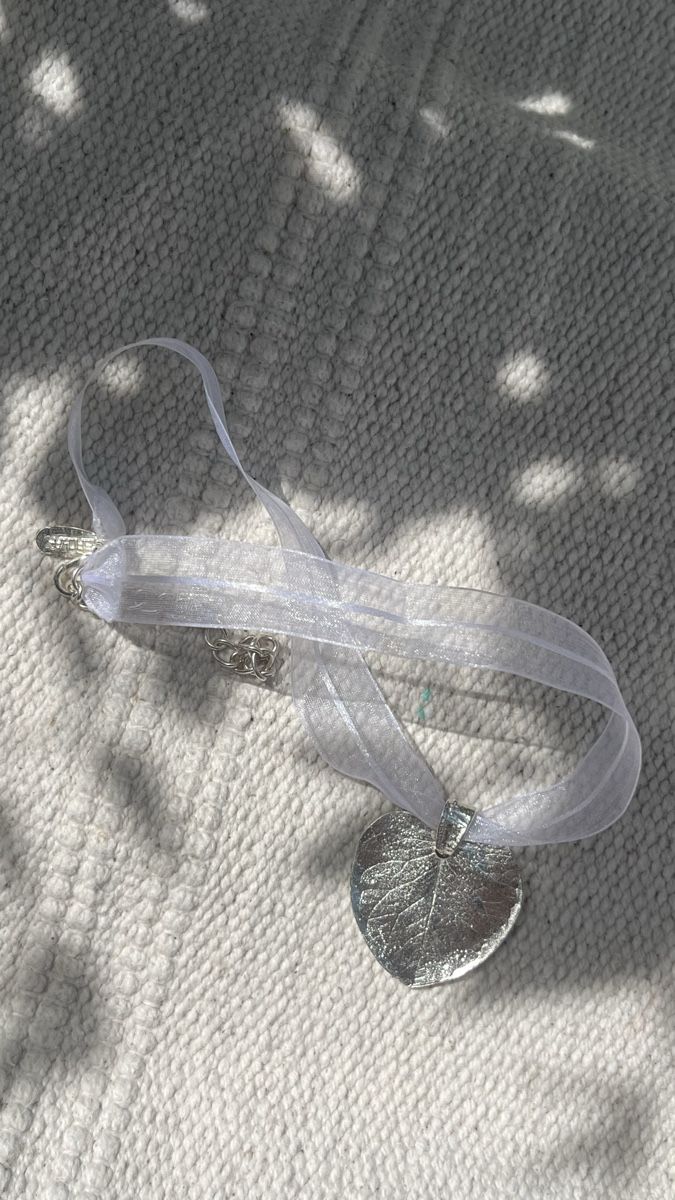Catenine: VINTAGE SILVER FINISH EUCALYPLUS LEAF SATIN CHOKER BY SAOYA – Usato da Lugano venduto da yul_fhg2 9