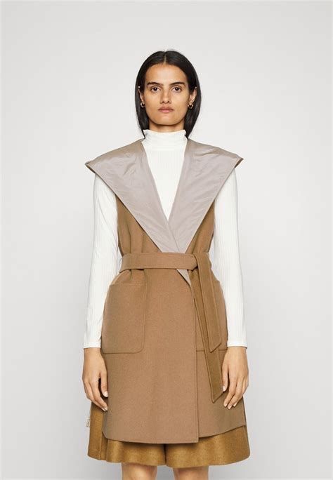 Max Mara Cappotti: WEEKEND MaxMara Ornati Weste Coat Camel Gr 34 – Nuovo (secondo la descrizione) da Ebmatingen venduto da dartim