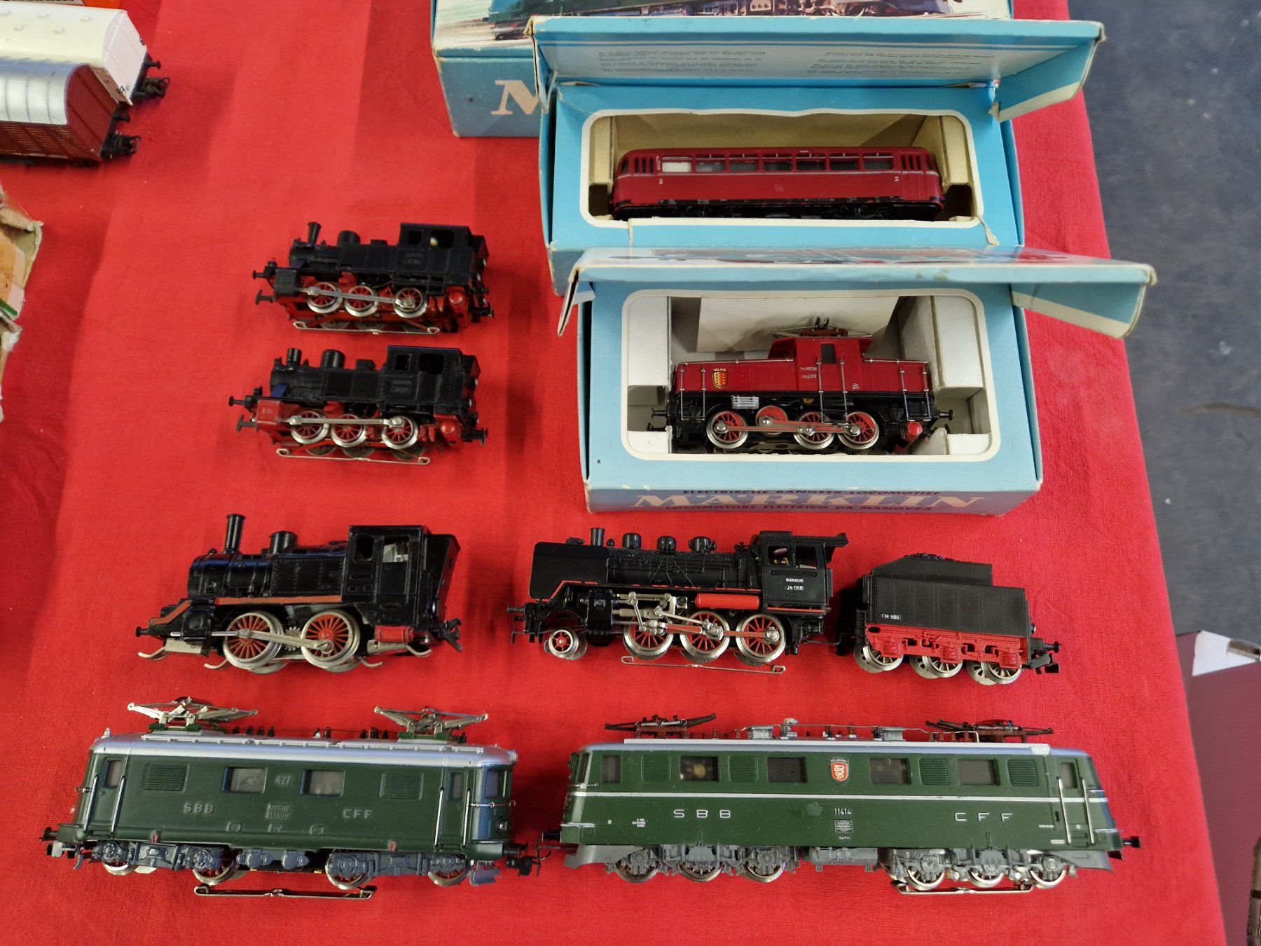 Märklin Modelleisenbahnen: Grosses Märklin Eisenbahn LOT HO 15 Loks, 56 Wagen +Schienen – Gebraucht aus Wädenswil von tome70 1