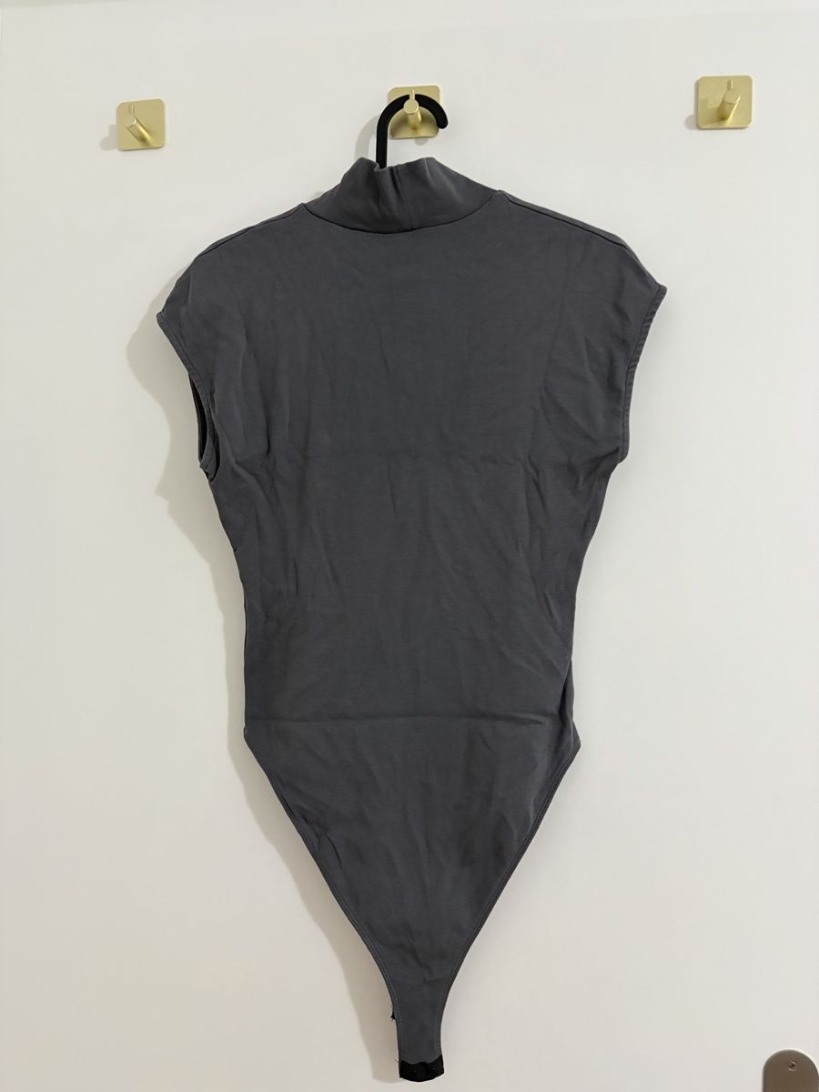 Zara Top: Body col roulé gris manches courtes – Usato da Monthey venduto da Sevdije.Kololli 2