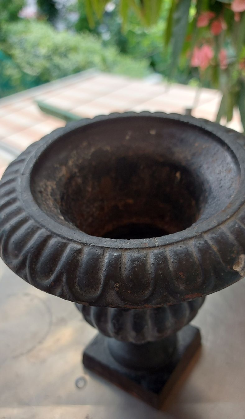 Vasi & Recipienti: vase Médicis en fonte – Usato da St-Gingolph venduto da Daillens 1