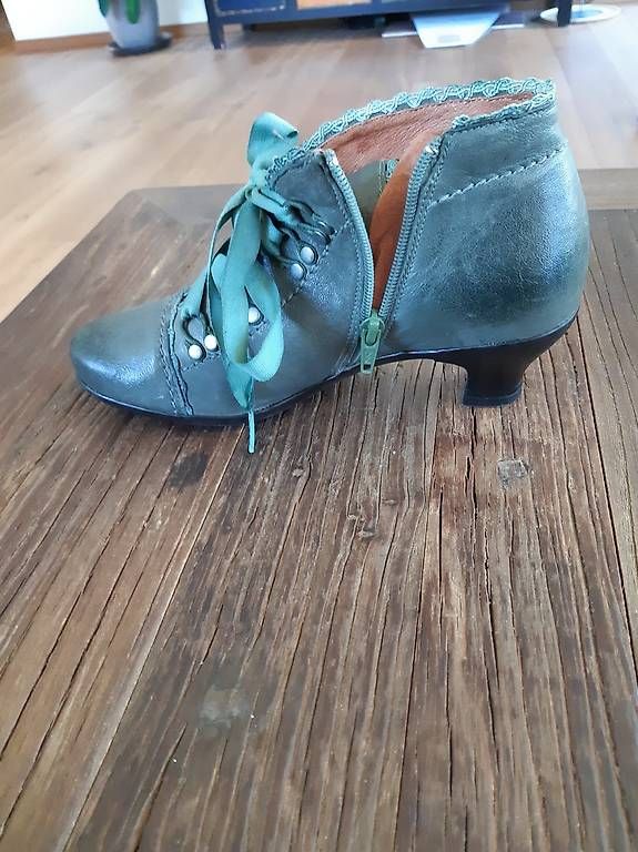 Scarpe da donna: Wunderschöne Lederschuhe – Usato da Obernau venduto da cl9re4no18 2