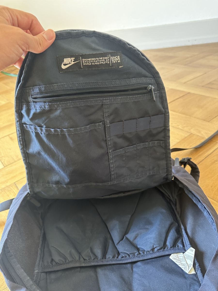 Nike Zaini: Nike Rucksack dunkelblau gute Zustand – Usato da Bern venduto da tradeforpeace 2