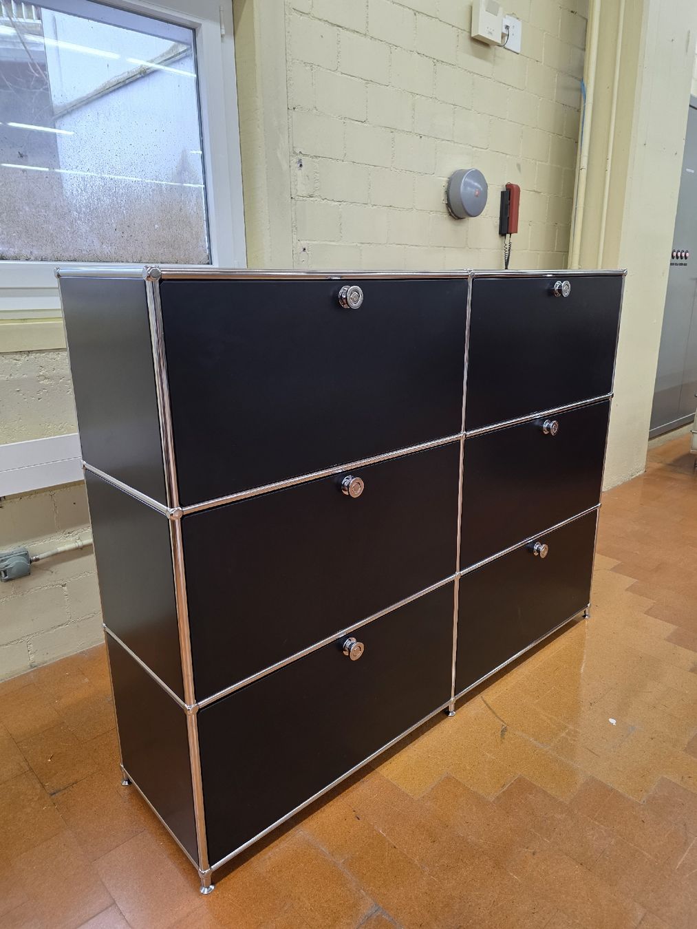 Flexcube Scaffali: Designer Regal Flexcube in schwarz – Usato da Lichtensteig venduto da Polsterwerk