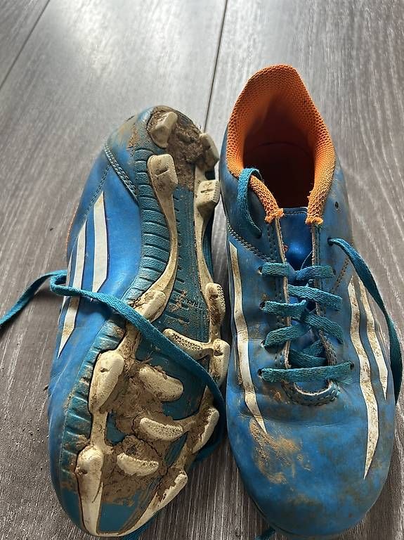 Chaussures garçon: Fußballschuhe  – D'occasion à Oberflachs par zoe_st77 1