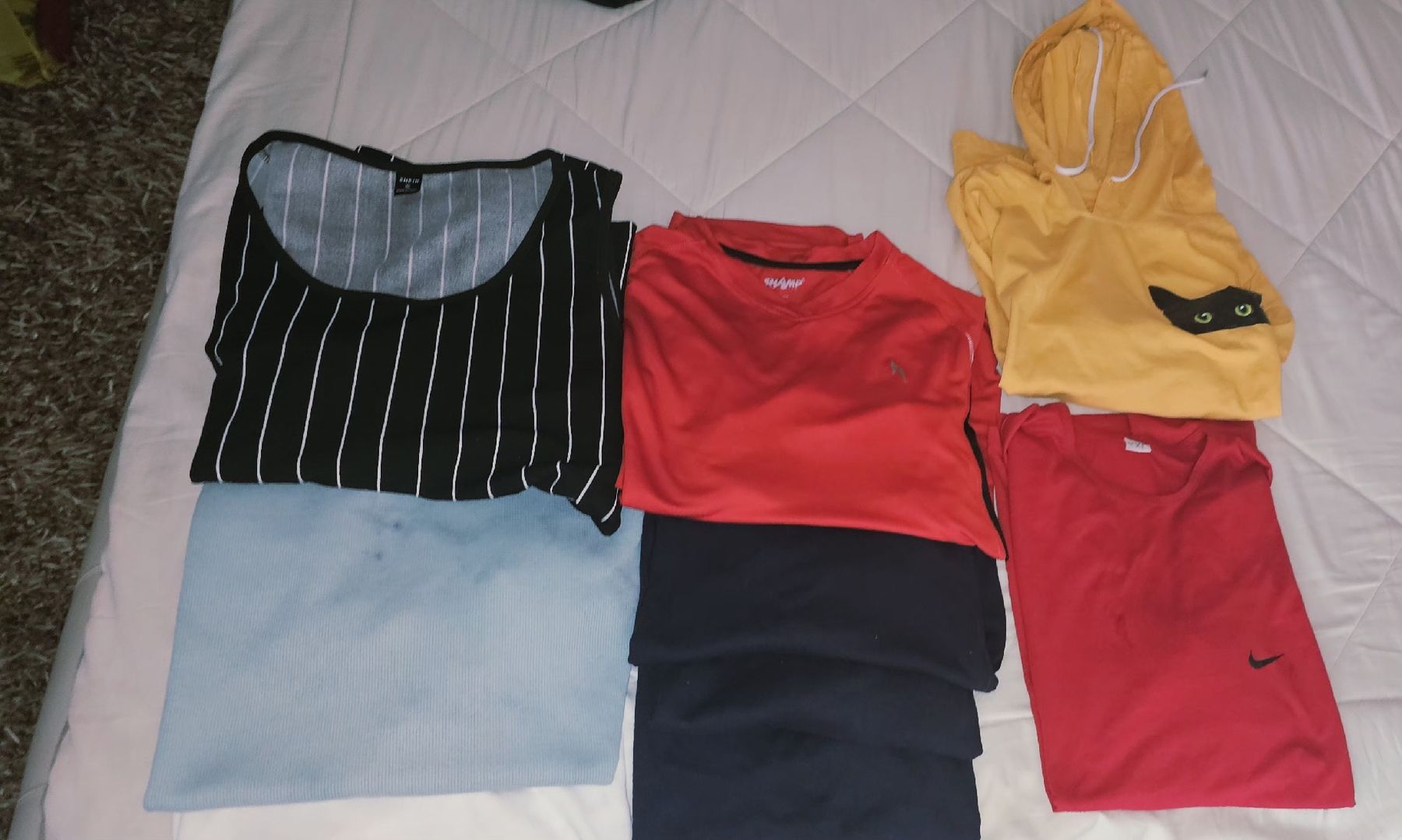 Lotti di vestiti: Athletic Tsirts Bundle - Red, Navy & Yellow im Set – Usato da Rorschach venduto da Alles_9.90