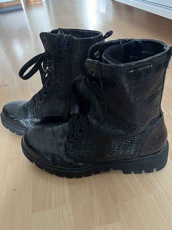 Scarpe da donna: bottes à lacets taille 39 – Usato da La Chaux-de-Fonds venduto da dianapsf 1